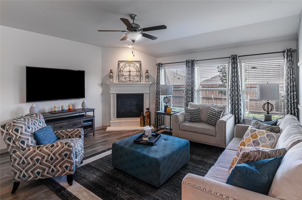 917 Rosewood St - Photo 4 of 17