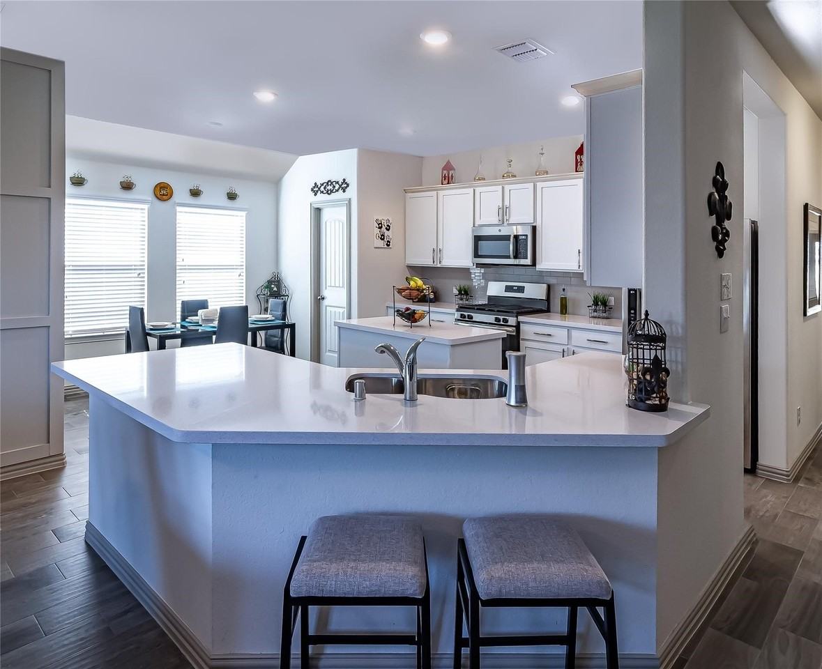 917 Rosewood St - Photo 6 of 17