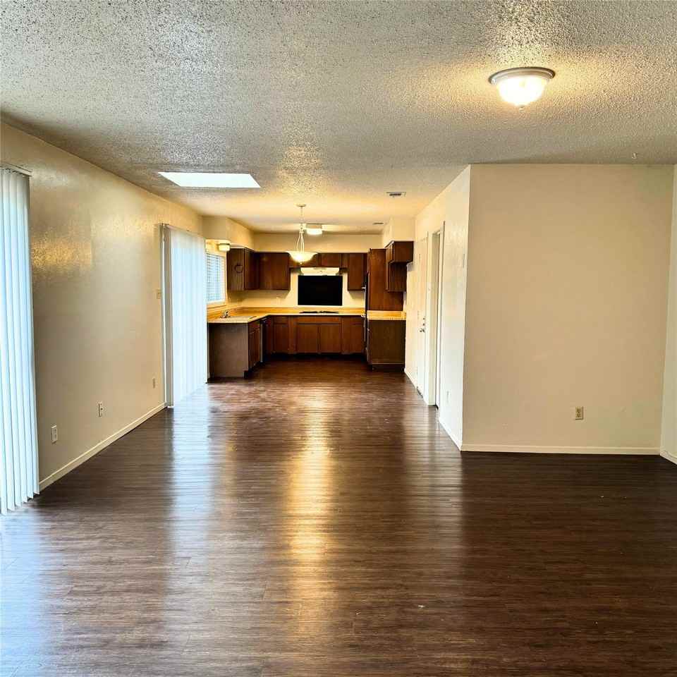 628 Taylor Ct - Photo 3 of 20