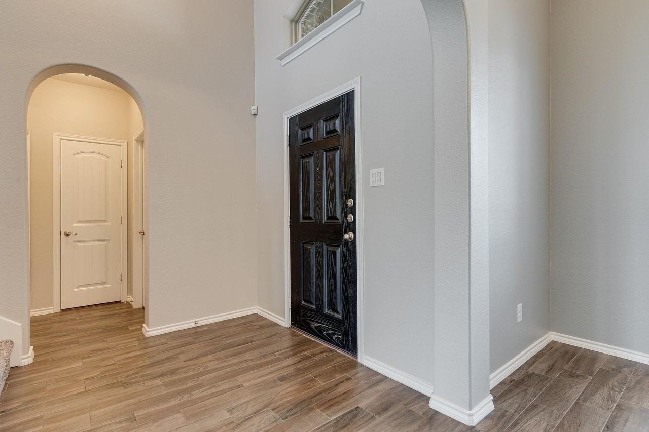 1824 Sparrow St - Photo 4 of 31