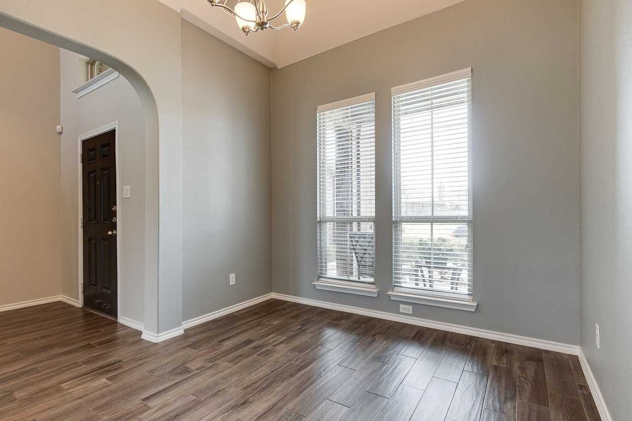1824 Sparrow St - Photo 6 of 31