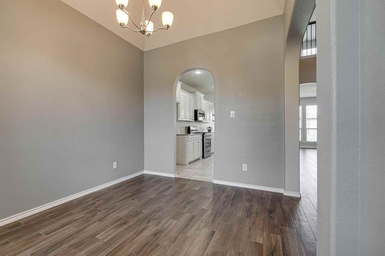1824 Sparrow St - Photo 7 of 31