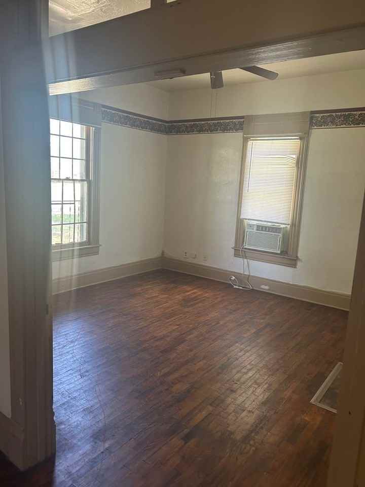 610 N Main St - Photo 5 of 6