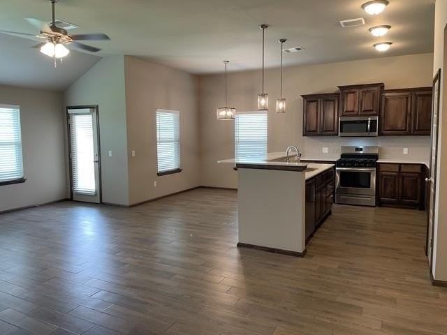 421 Compass Dr - Photo 7 of 34