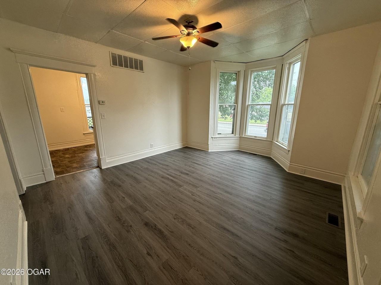 930 W 1st St - Photo 5 of 13