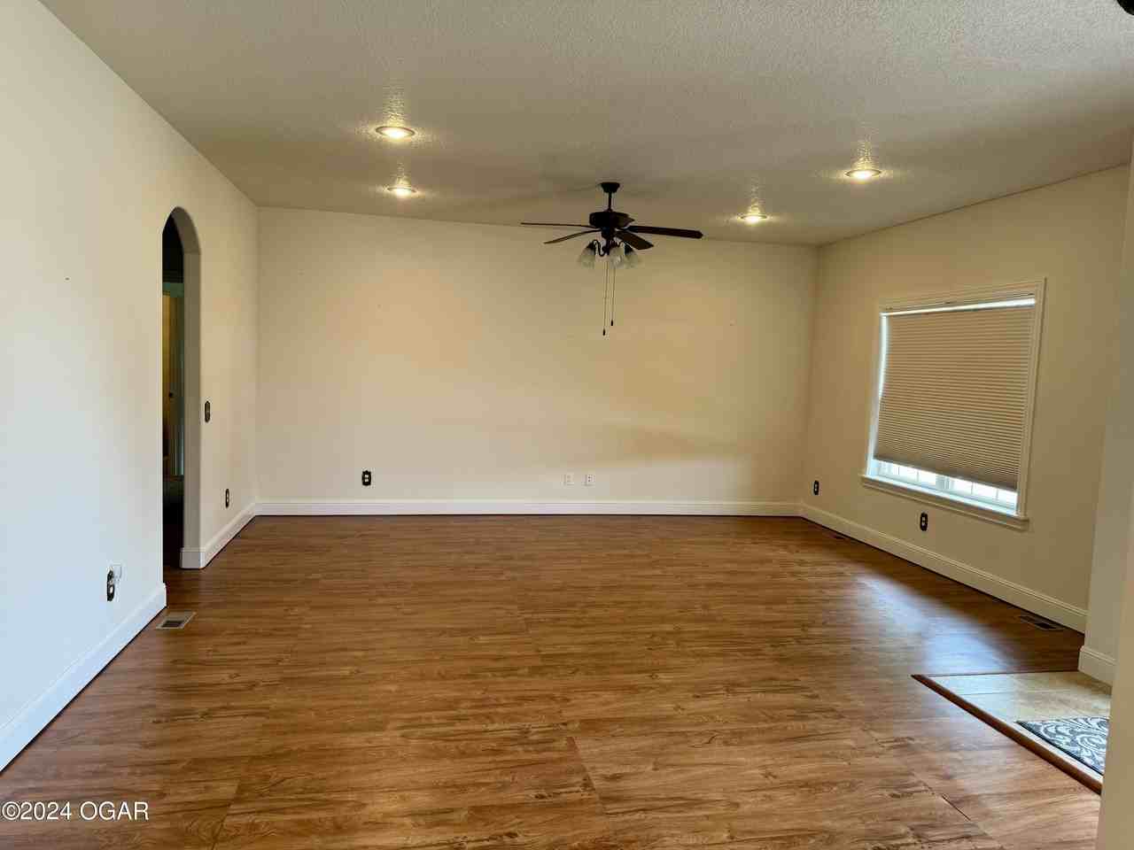 2731 Jefferson Ave - Photo 2 of 12