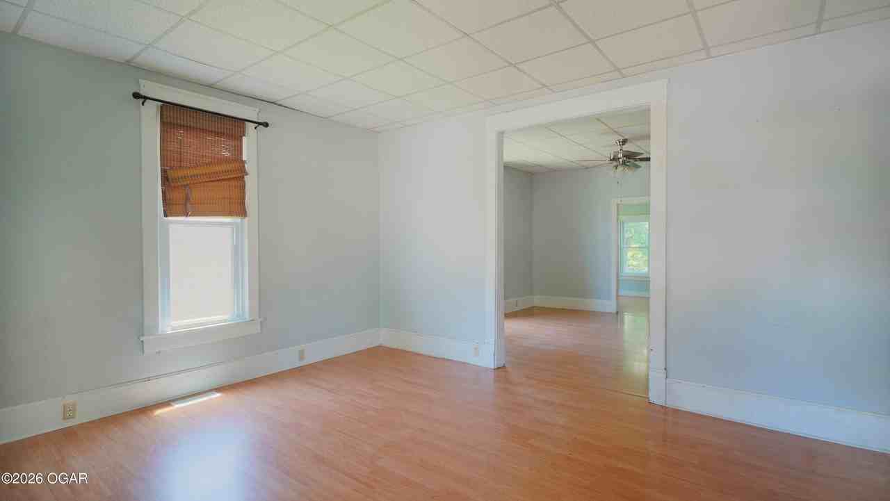 716 W 2nd St - Photo 2 of 12