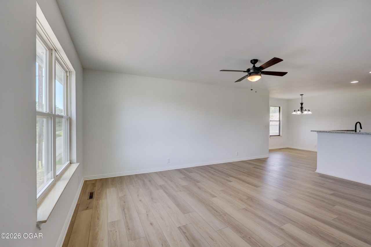 729 W 31st Ter - Photo 6 of 24
