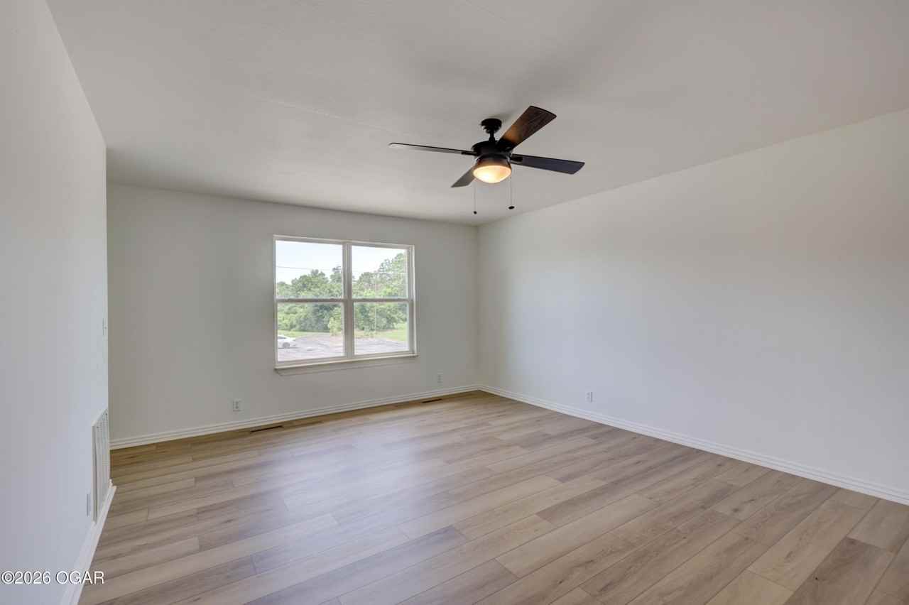 729 W 31st Ter - Photo 7 of 24