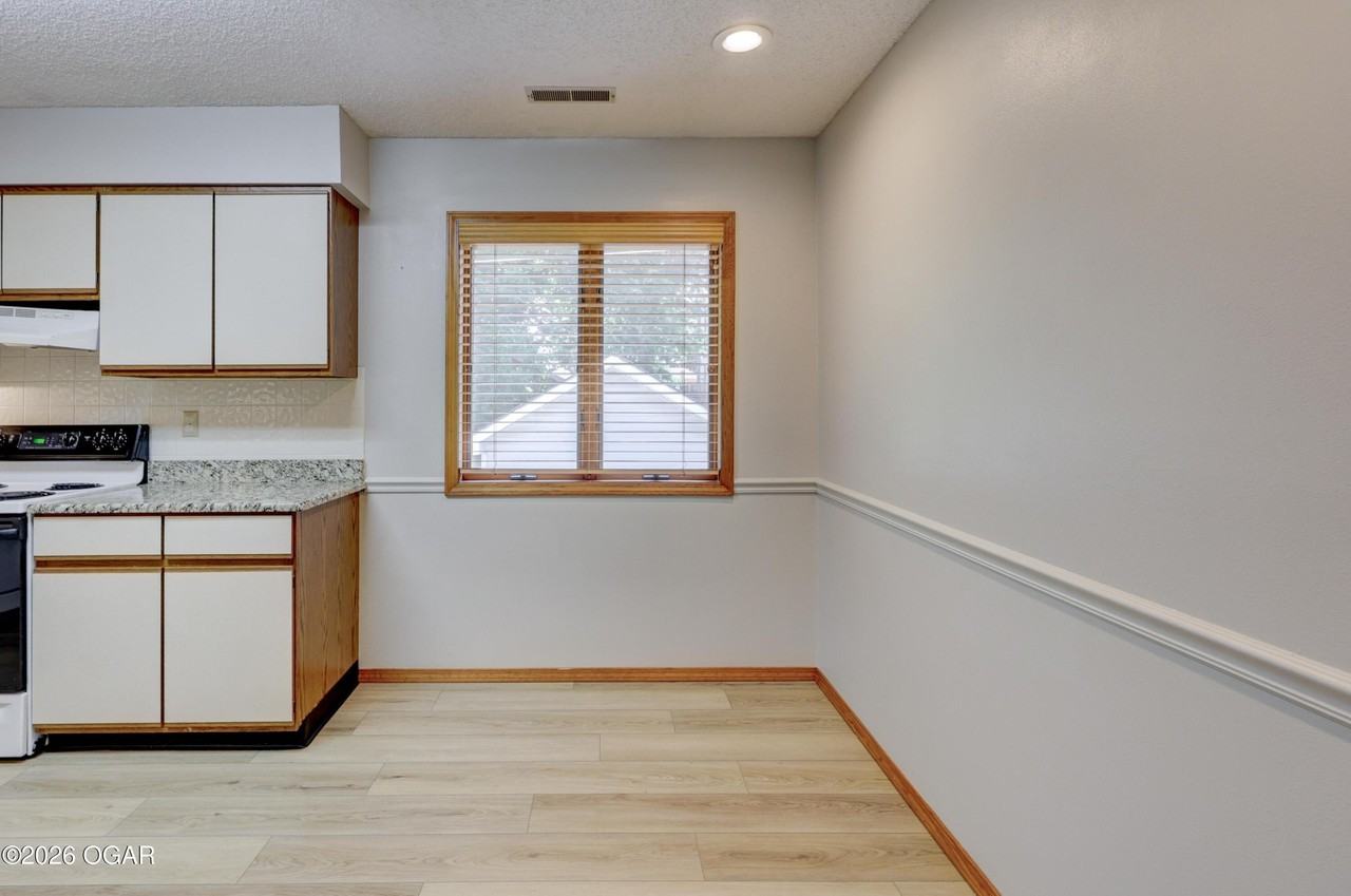 416 W Spring St #1 - Photo 6 of 22