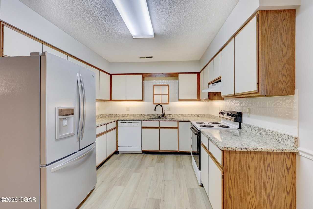 416 W Spring St #1 - Photo 7 of 22