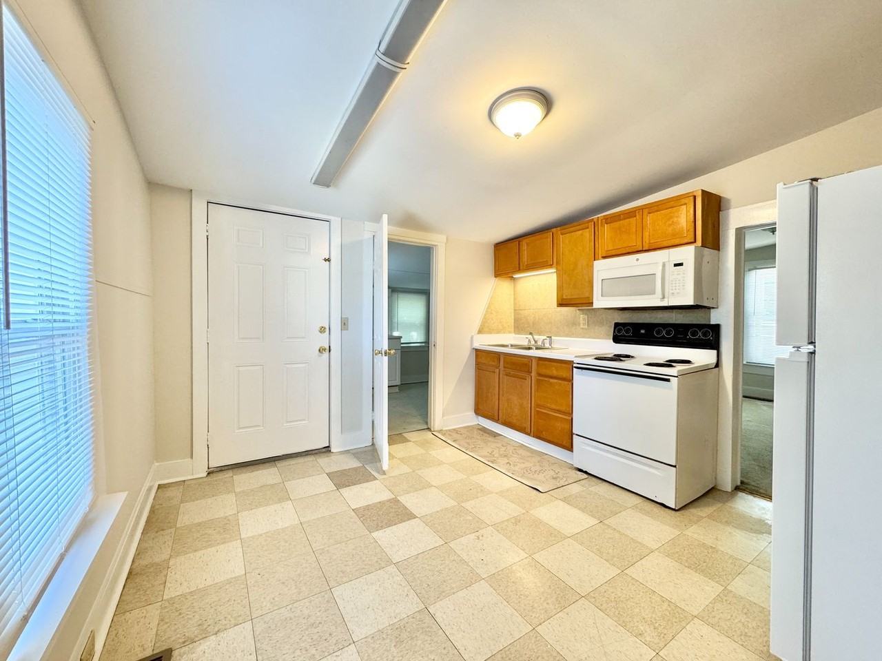 3321 N Church St - Photo 7 of 11