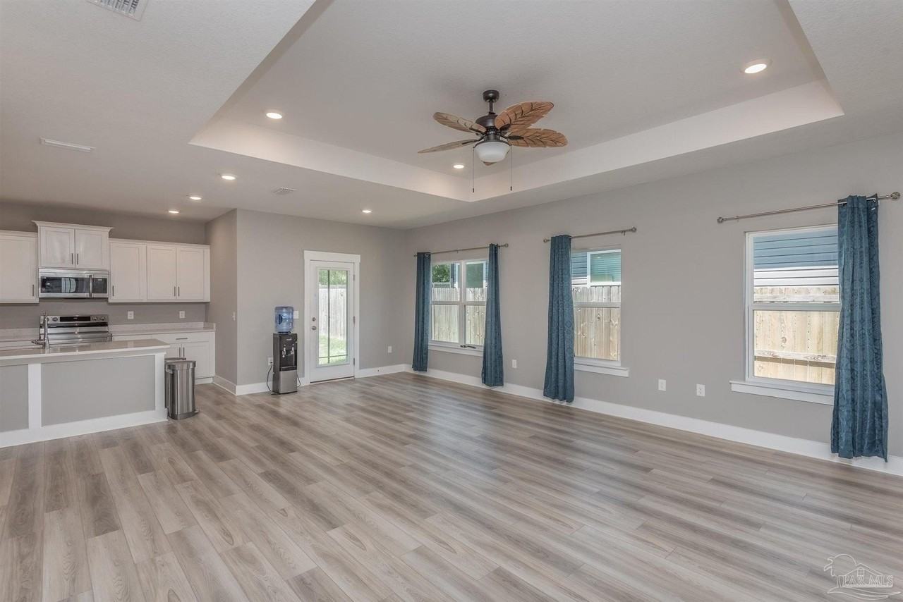 240 Camellia Dr - Photo 4 of 27
