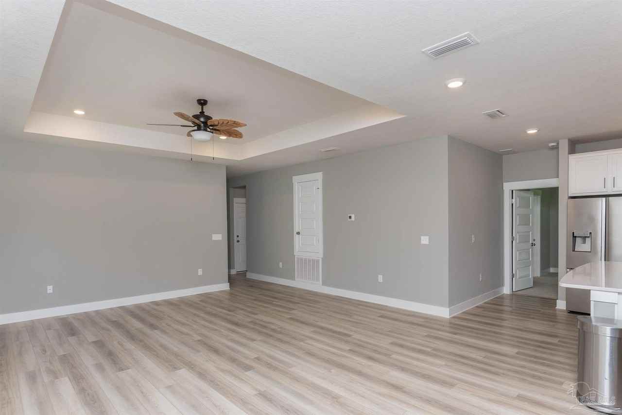 240 Camellia Dr - Photo 5 of 27