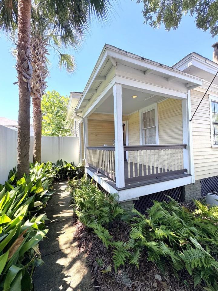 808 Dauphin St - Photo 2 of 18