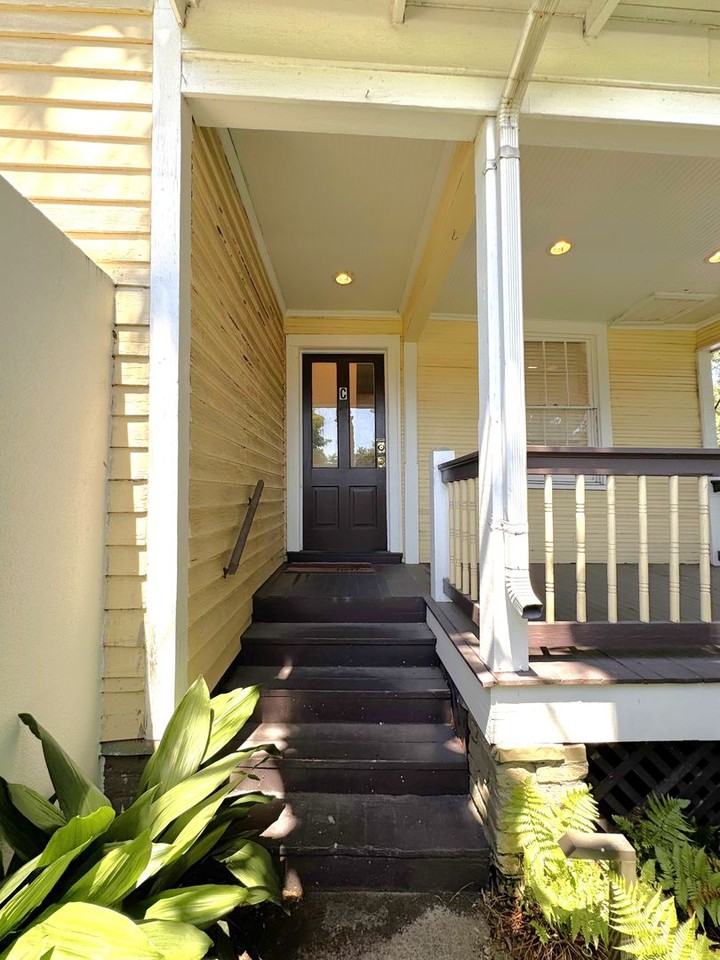 808 Dauphin St - Photo 3 of 18
