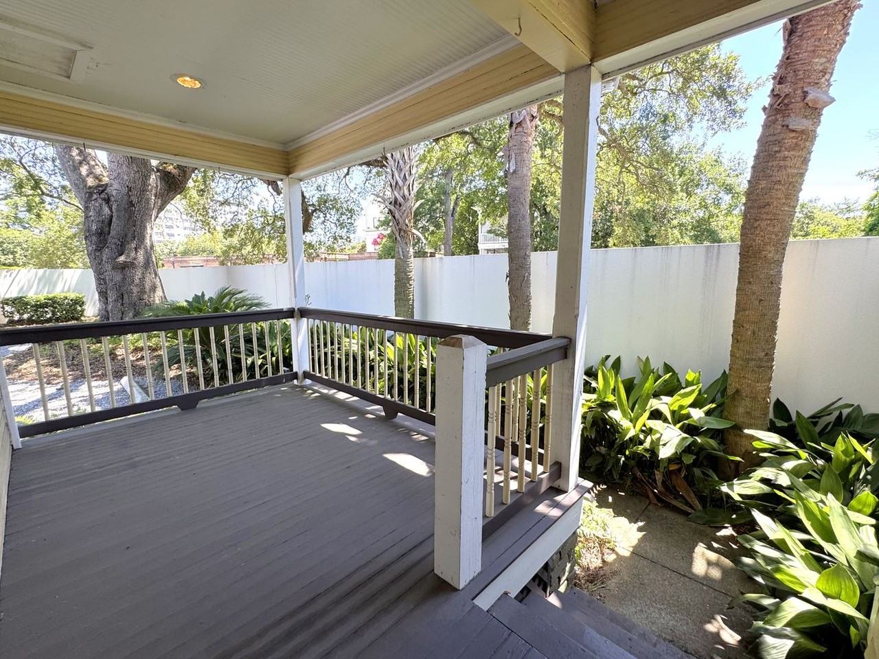 808 Dauphin St - Photo 4 of 18