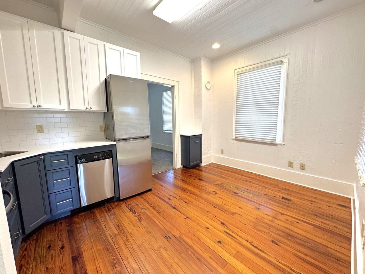808 Dauphin St - Photo 5 of 18
