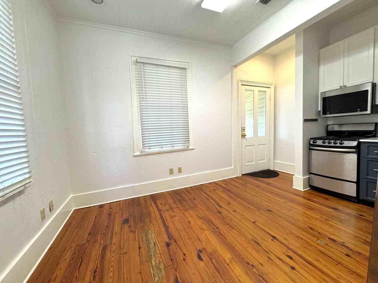 808 Dauphin St - Photo 7 of 18