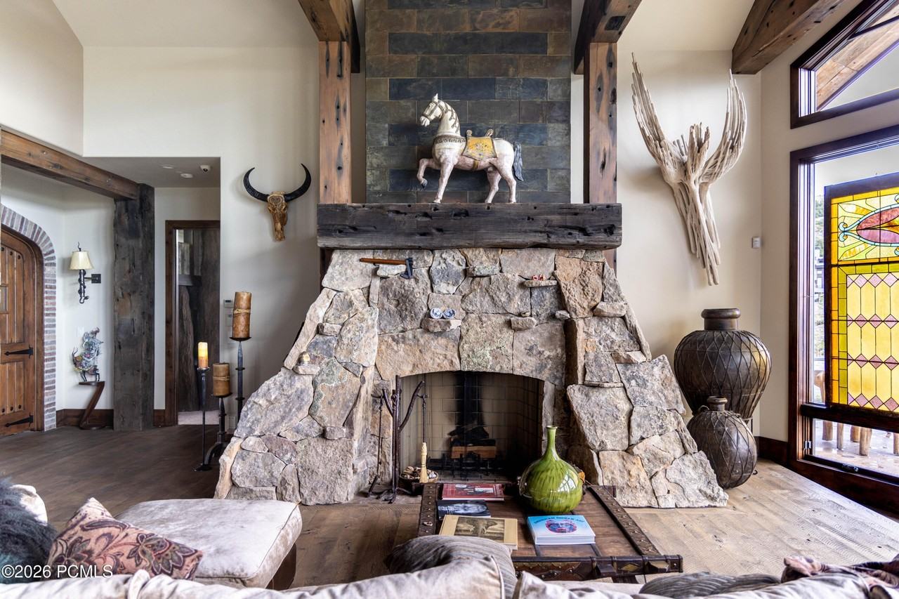 2367 E Canyon Gate Rd - Photo 4 of 50