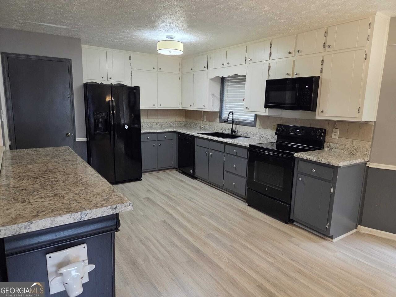 1357 Monfort Rd - Photo 3 of 14