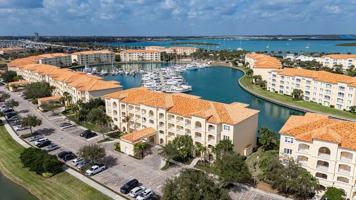 featured image of 17 Harbour Isle Dr W #103