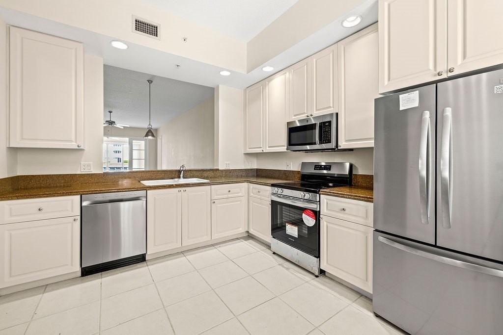 17 Harbour Isle Dr W #103 - Photo 4 of 36