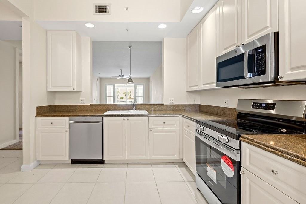 17 Harbour Isle Dr W #103 - Photo 5 of 36