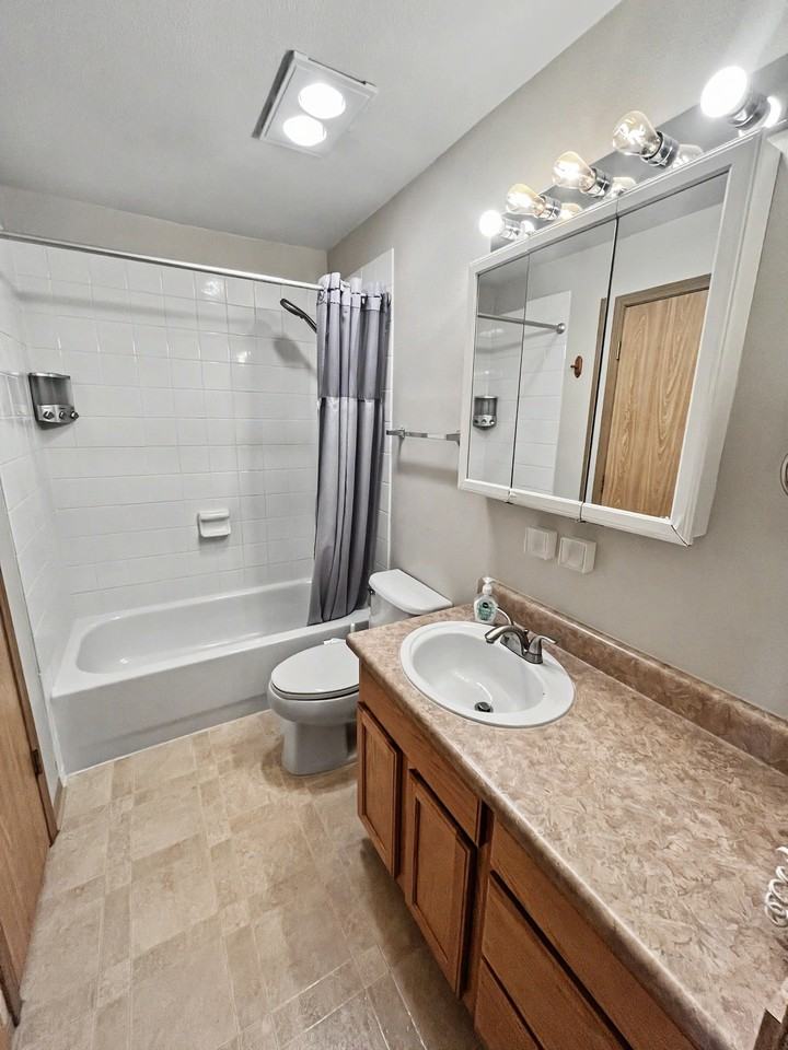 1405 W 27th Ave #1 - Photo 5 of 7