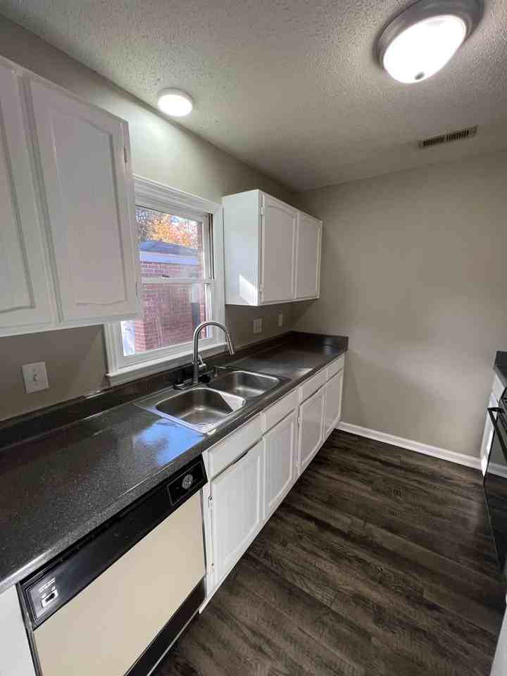 511 Lane St - Photo 7 of 13
