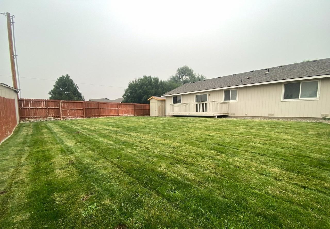 2217 N Abbey Glen Ct - Photo 2 of 38
