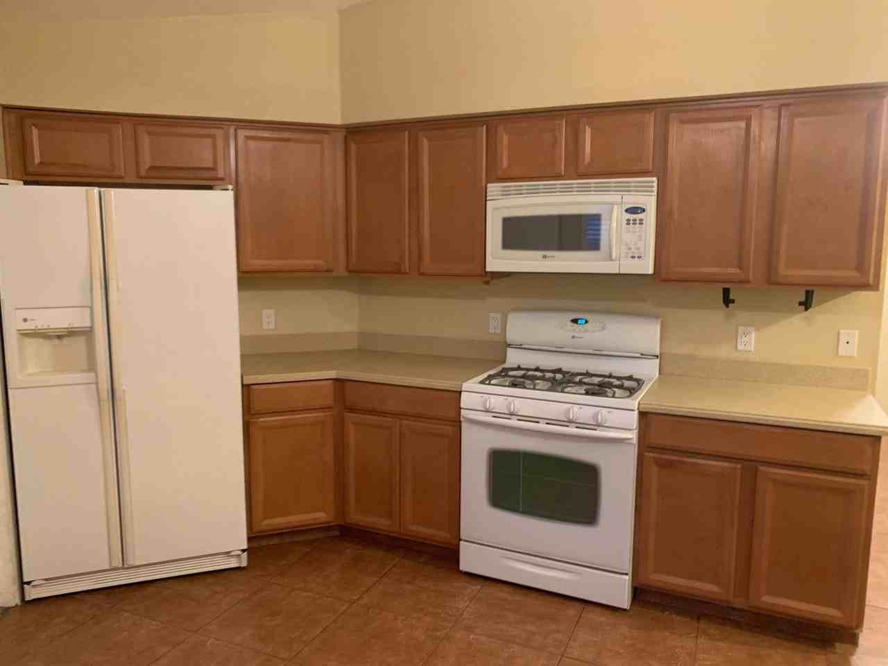 2220 Iris Dr - Photo 3 of 16