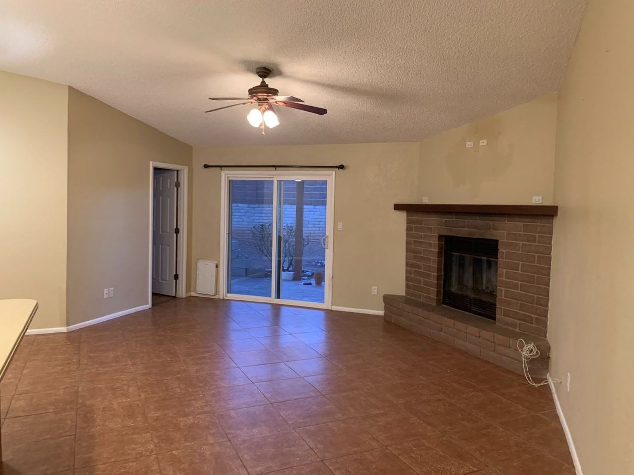 2220 Iris Dr - Photo 4 of 16
