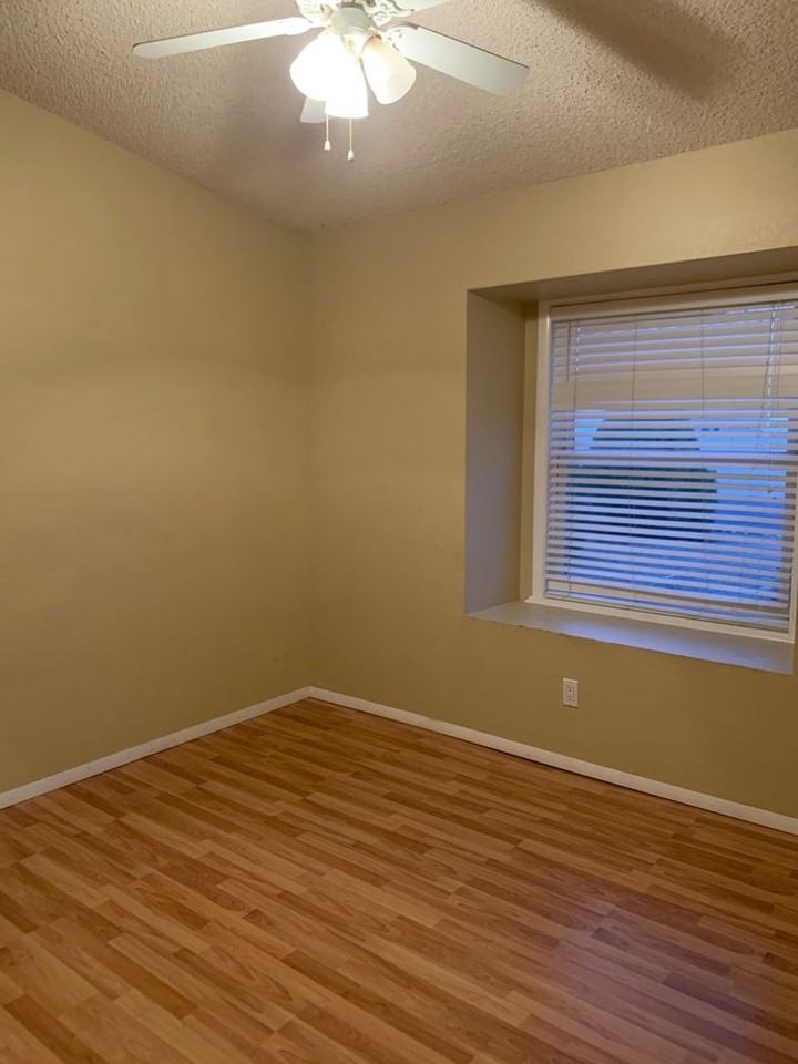 2220 Iris Dr - Photo 6 of 16