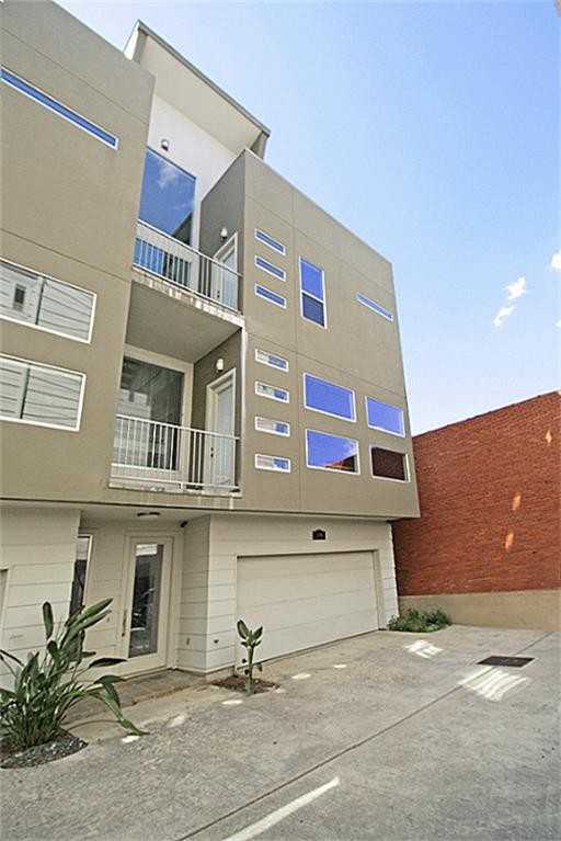 906 Hutchins St - Photo 2 of 32