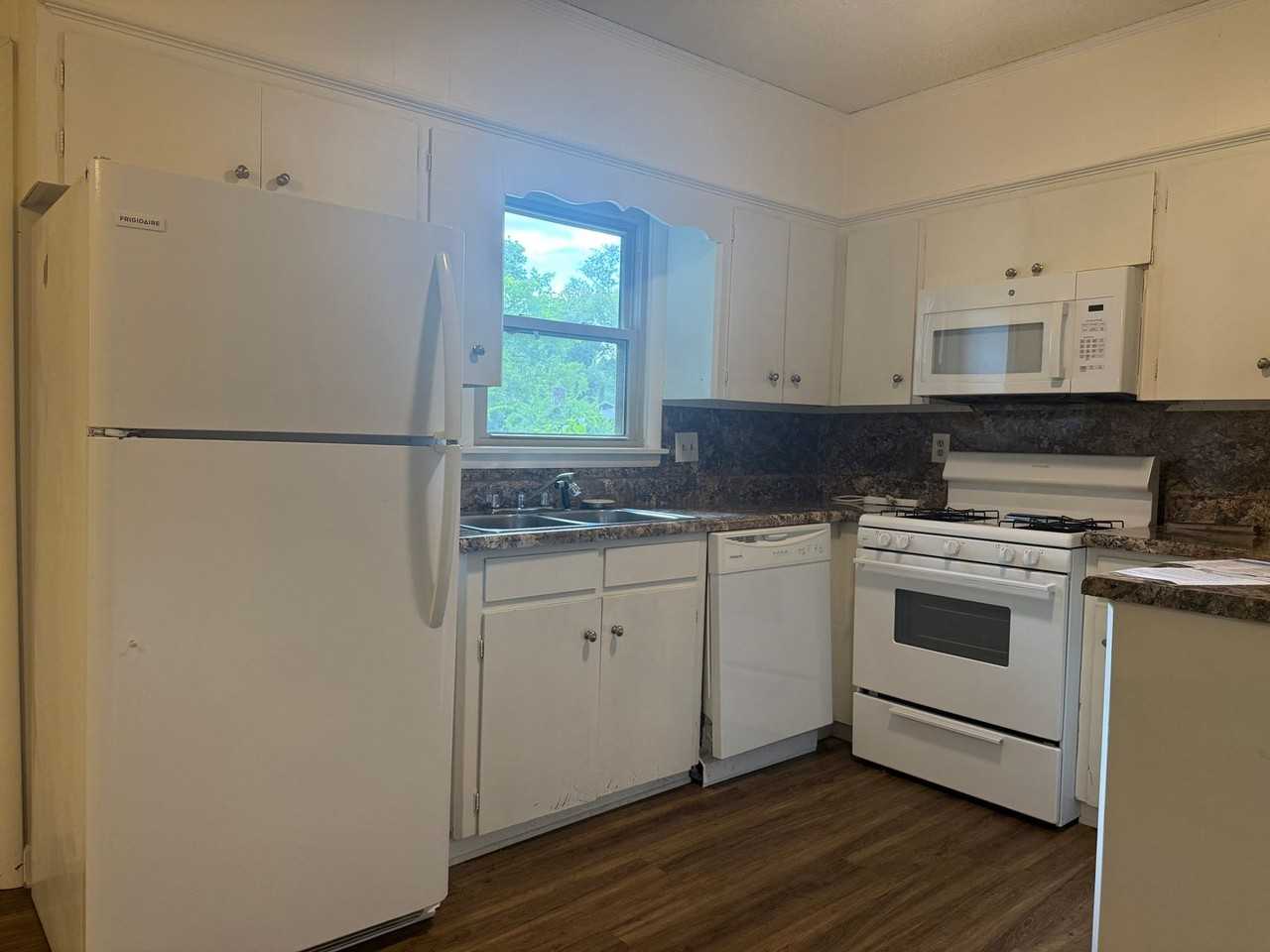 5423 B St - Photo 5 of 15
