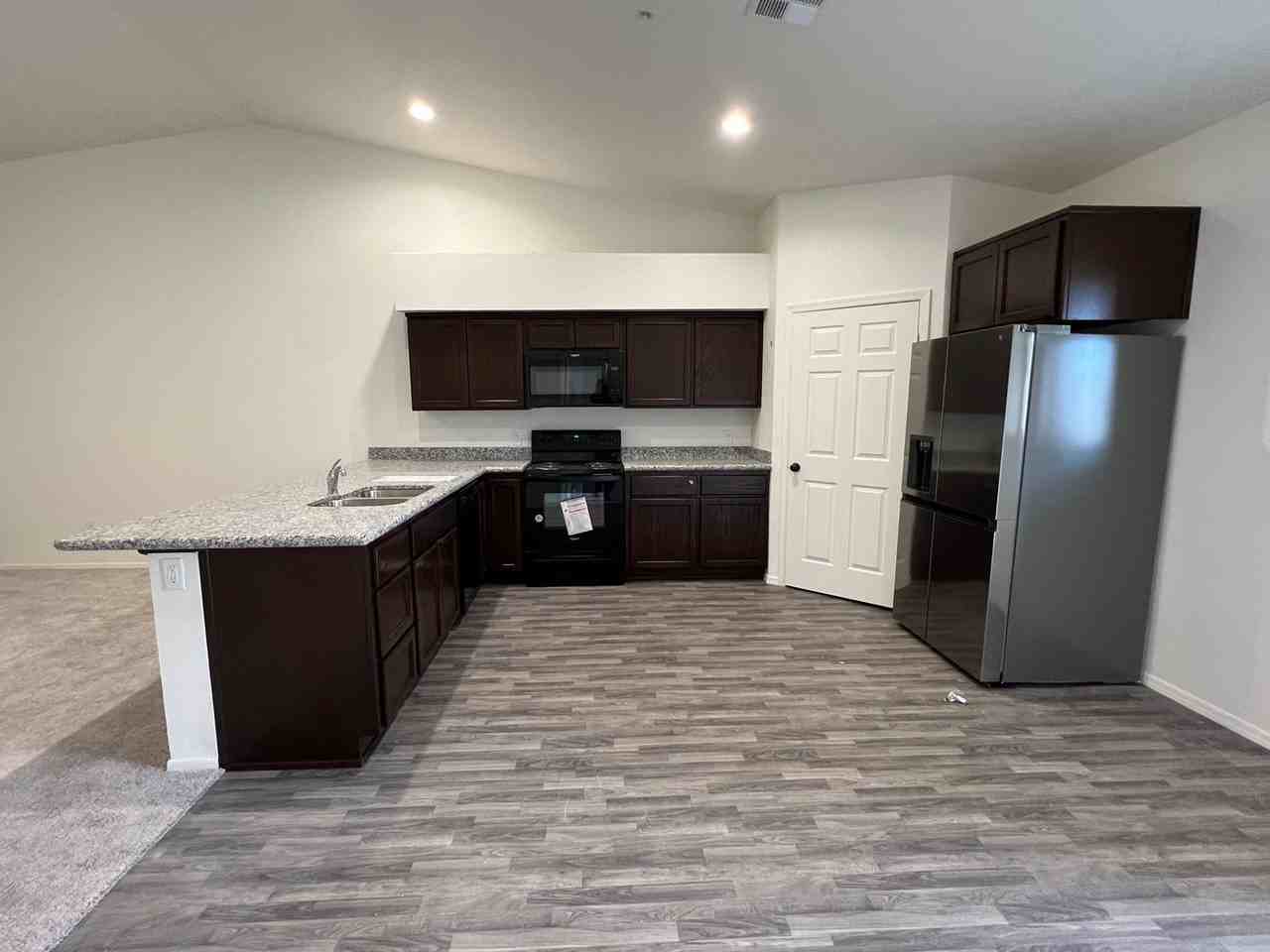 7394 E 38th St - Photo 6 of 20