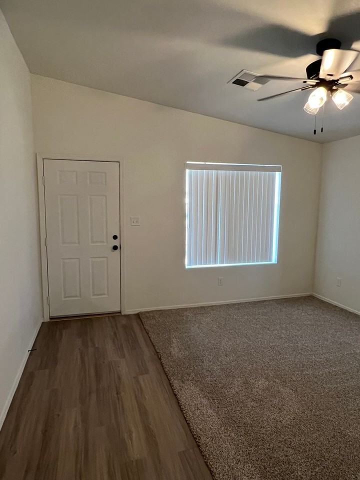 4423 S Buckthorn Dr - Photo 3 of 30