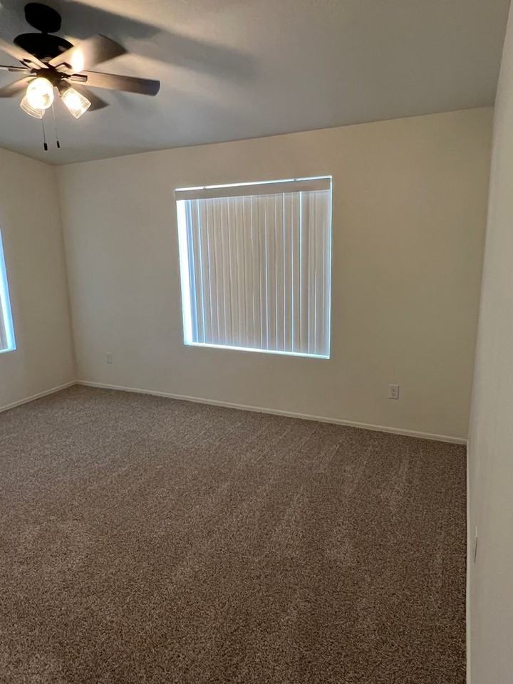 4423 S Buckthorn Dr - Photo 5 of 30