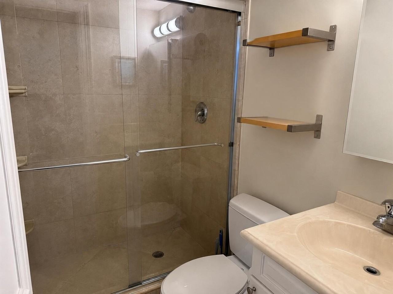 1221 Se 3rd St #4 - Photo 7 of 12