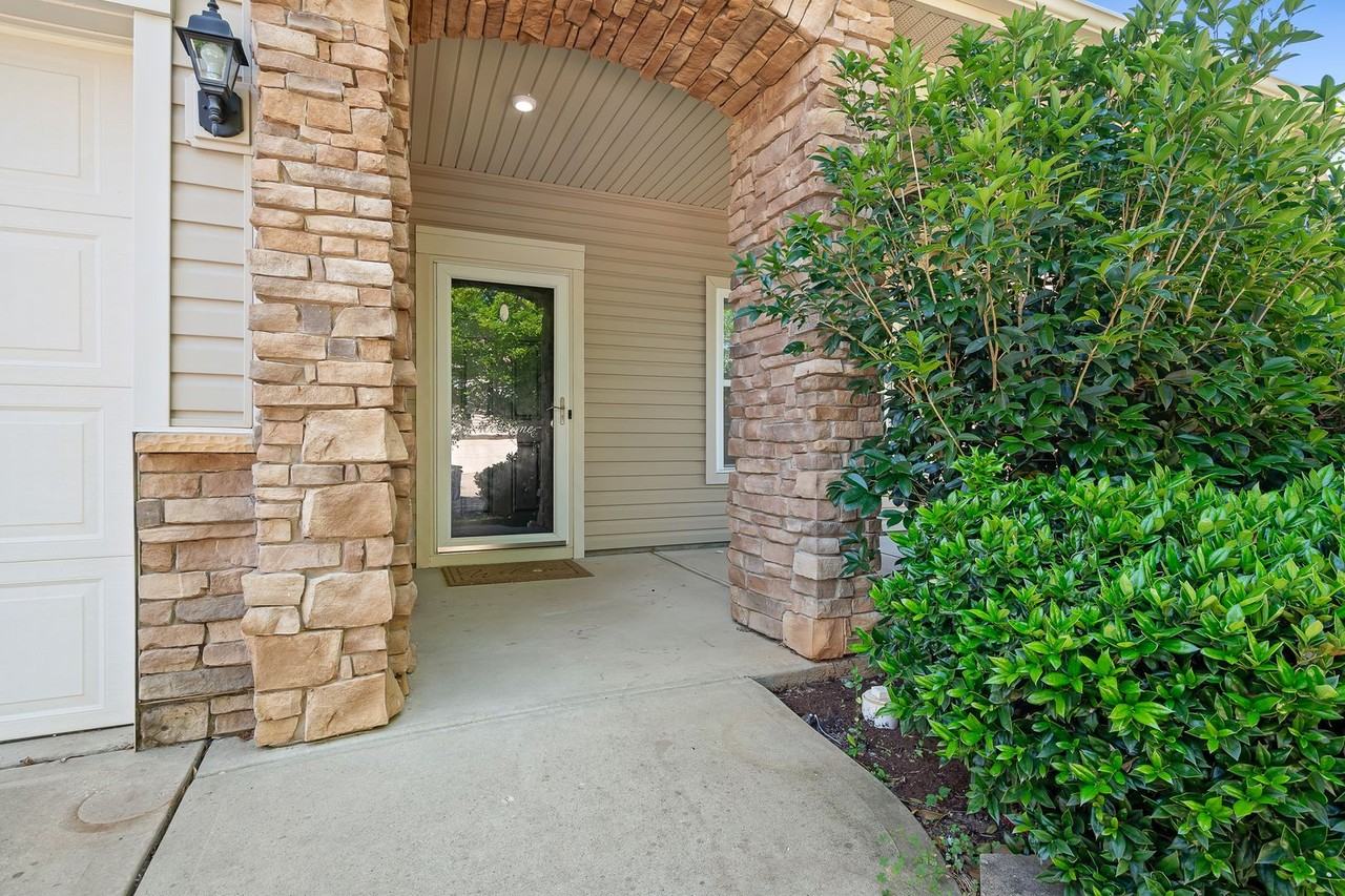 2059 Blue Iris Dr - Photo 3 of 46