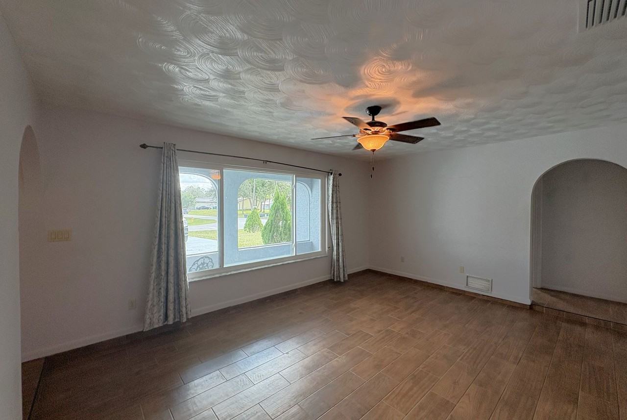 2211 Hardey St - Photo 2 of 18