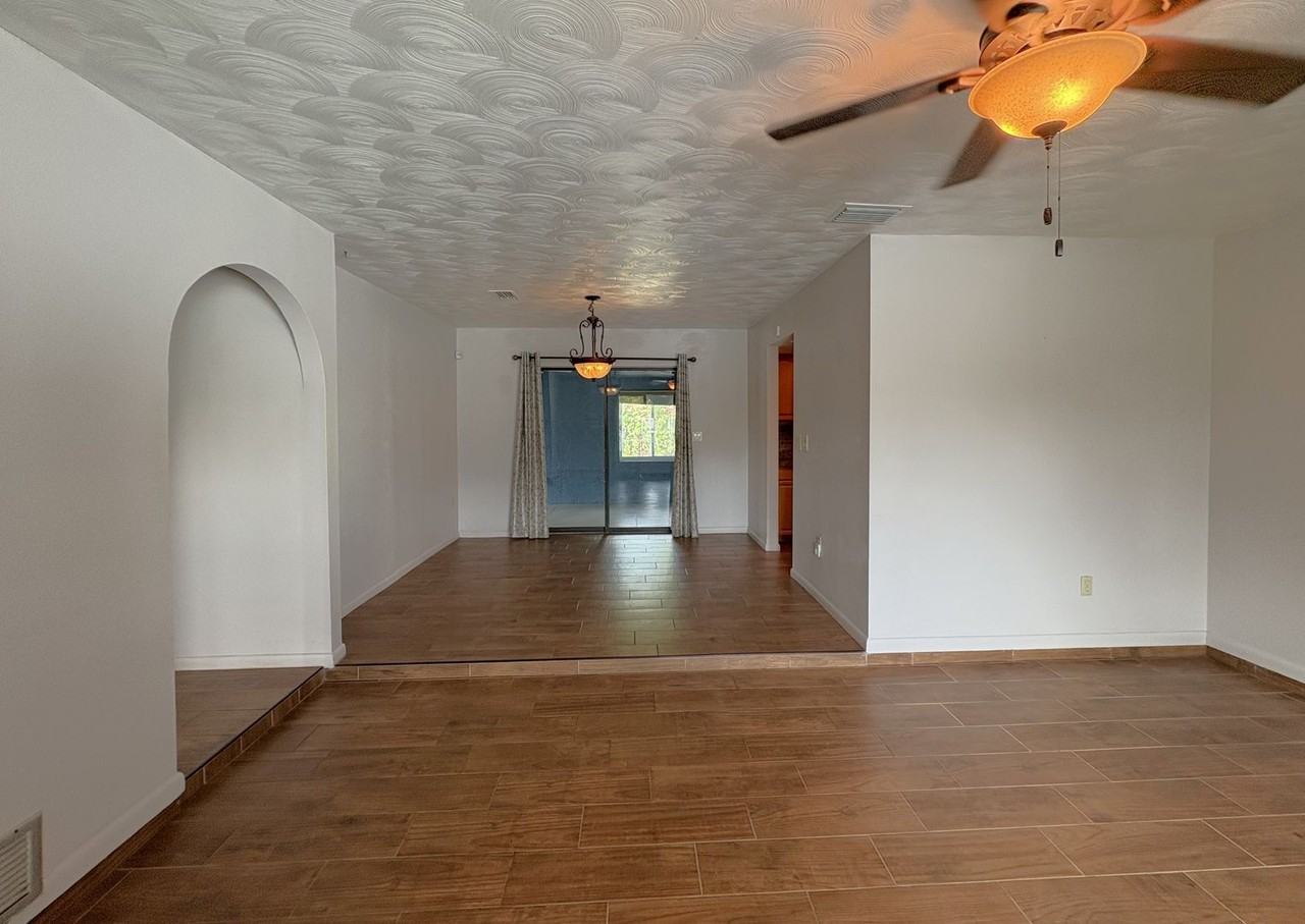 2211 Hardey St - Photo 3 of 18