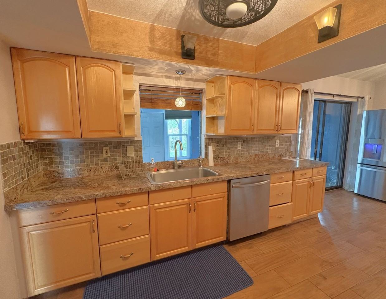 2211 Hardey St - Photo 5 of 18