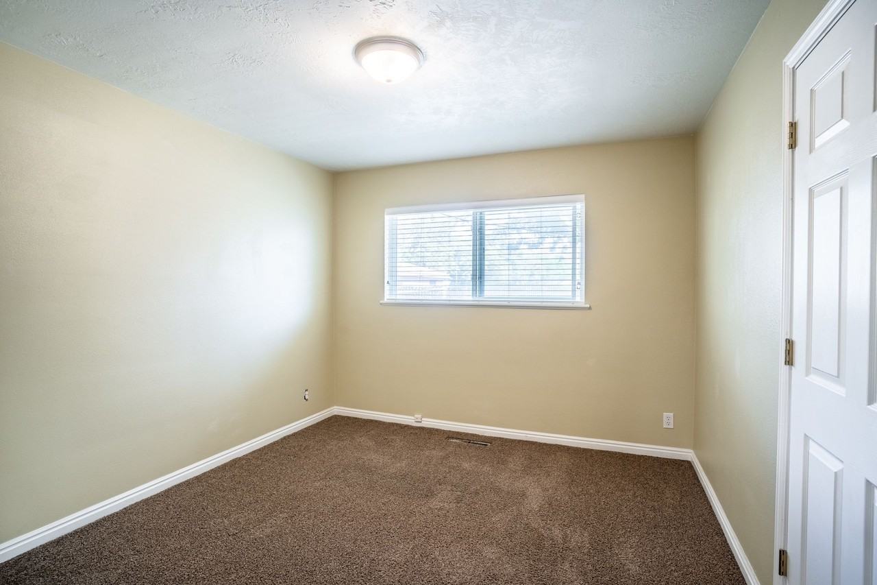 542 N 150 E, Orem, UT 84059 - Photo 4 of 23