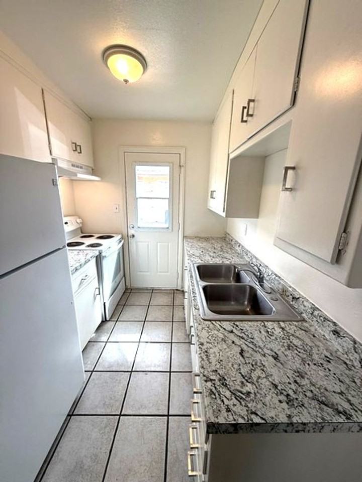 4522 11th St #4518D - Photo 3 of 5