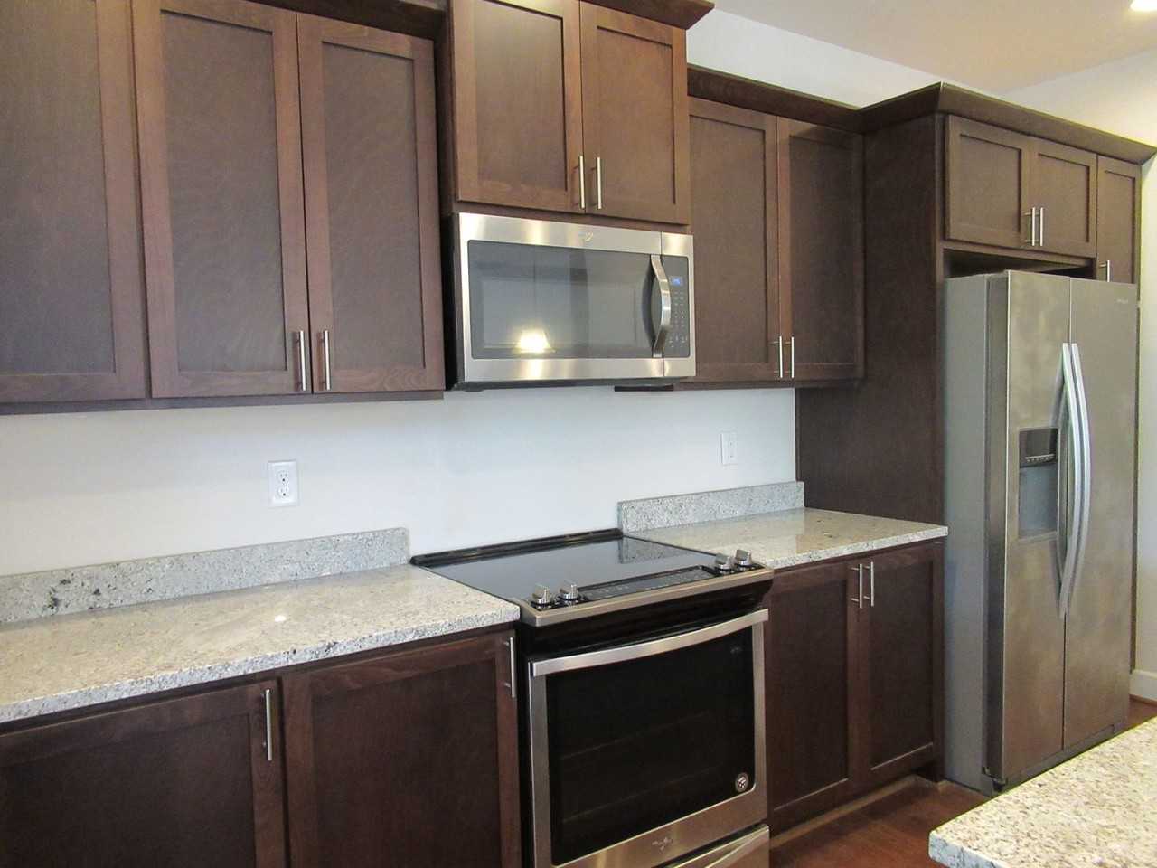 1652 Se 12th St - Photo 5 of 19