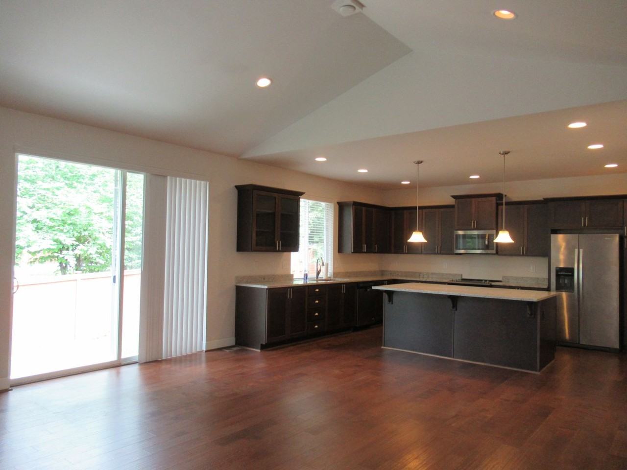 1652 Se 12th St - Photo 7 of 19