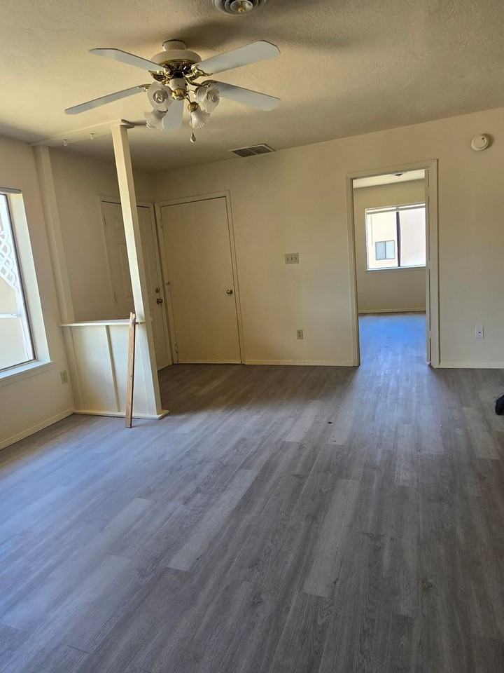 805 Saguaro St - Photo 2 of 14