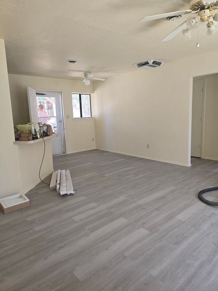 805 Saguaro St - Photo 3 of 14